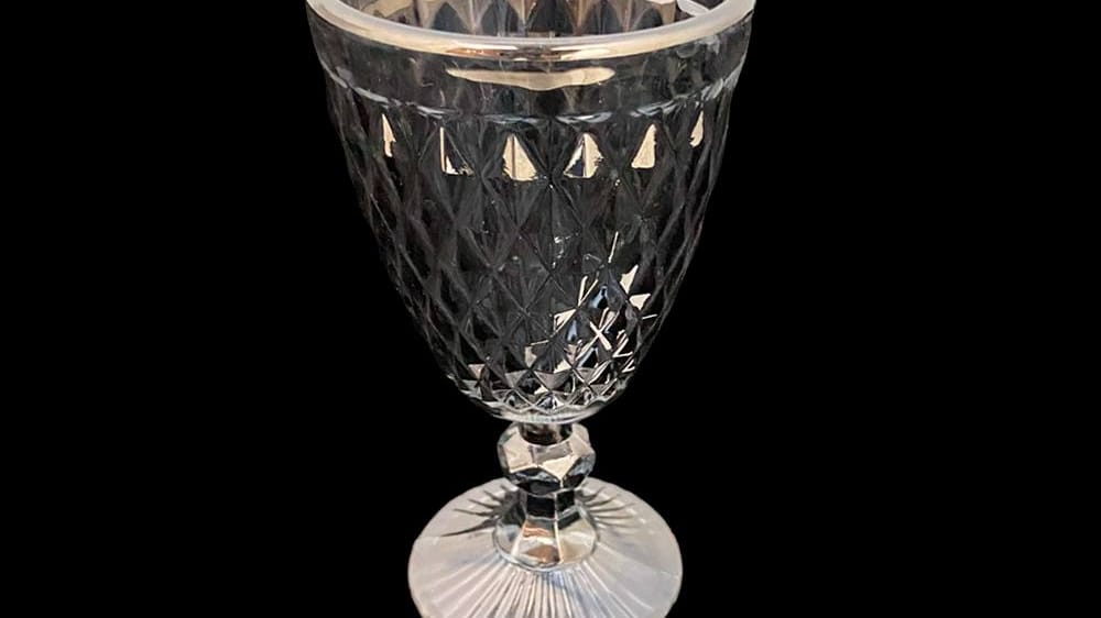 Copa de vino tipo cristal cortado nácar. 17 cm PIEZA C