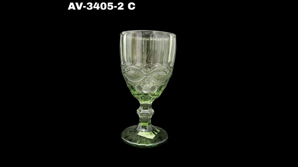 Copa vino vintage color verde  250 ml. Mide 16.5 cm CAJA CON 48 