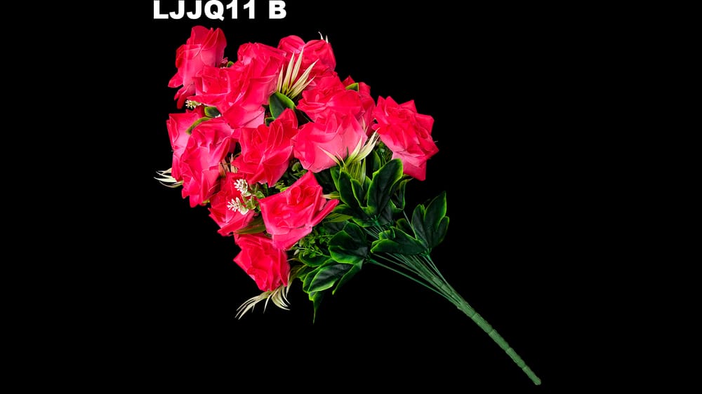 Ramo de rosas grandes con helechos. Mide 65 cm B
