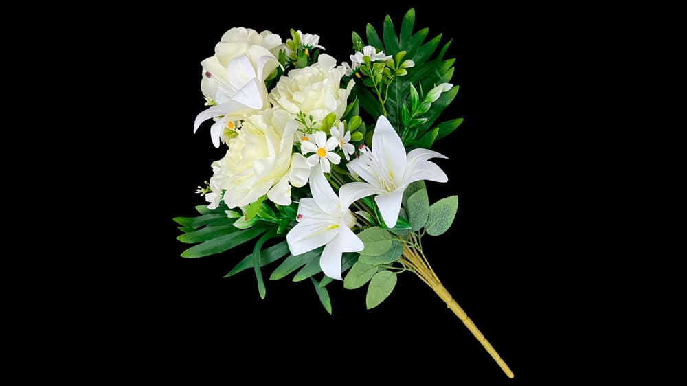 Ramo mixto rosa margarita y lily. Mide 50 cm H