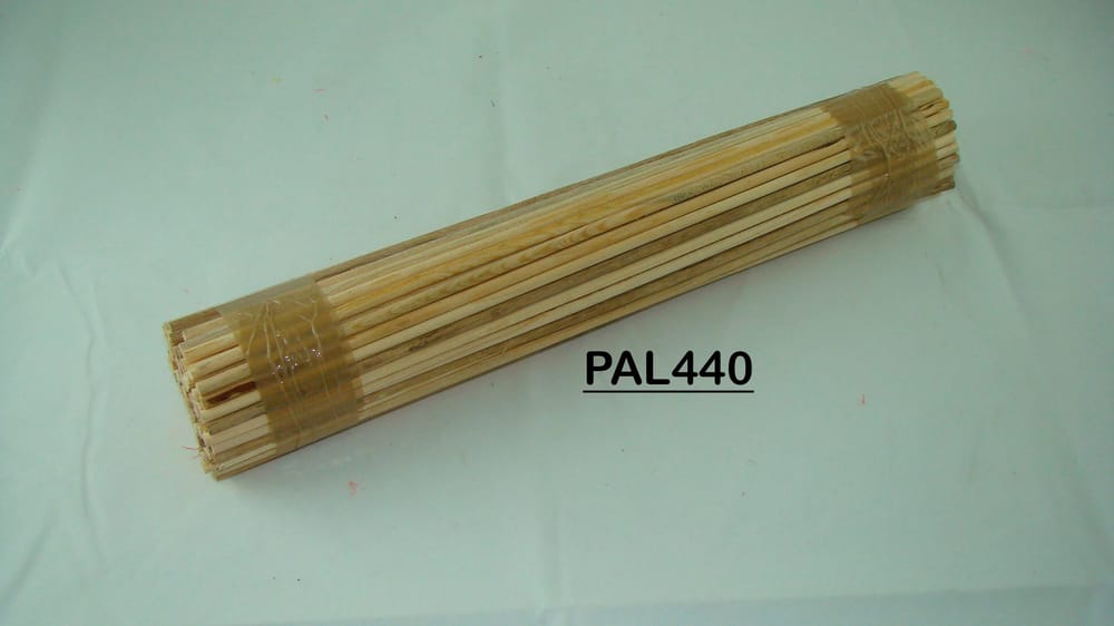 palito de madera 4*45 POR KILO mide 45 cm de largo 