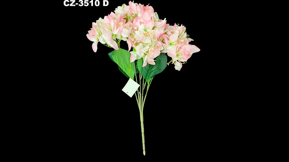 Ramo mediano de mariposa blanca. Mide 45 cm D