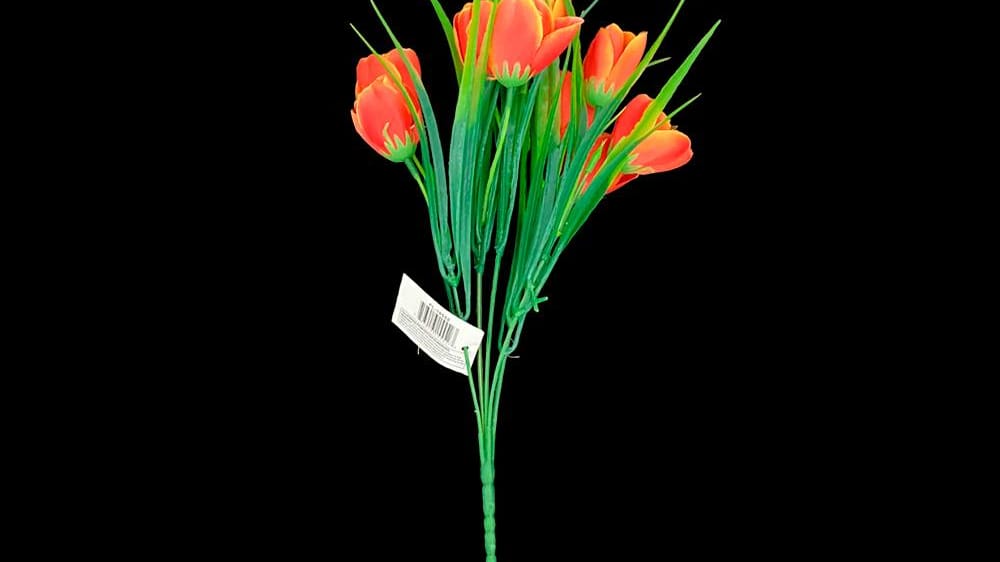 Ramito de tulipan mini con 10 flores con pasto. 30 cm