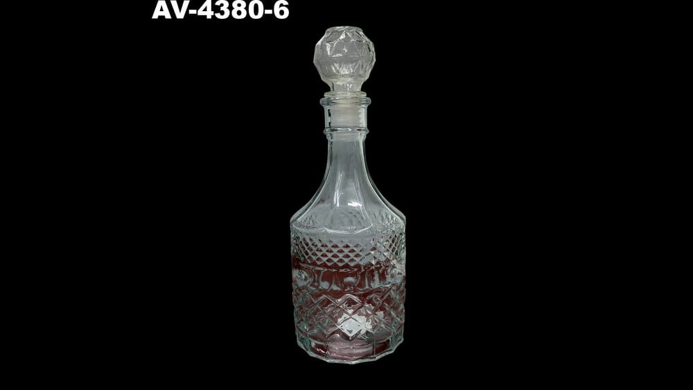 Licorera Chateau 1 litro. Mide 27 cm 