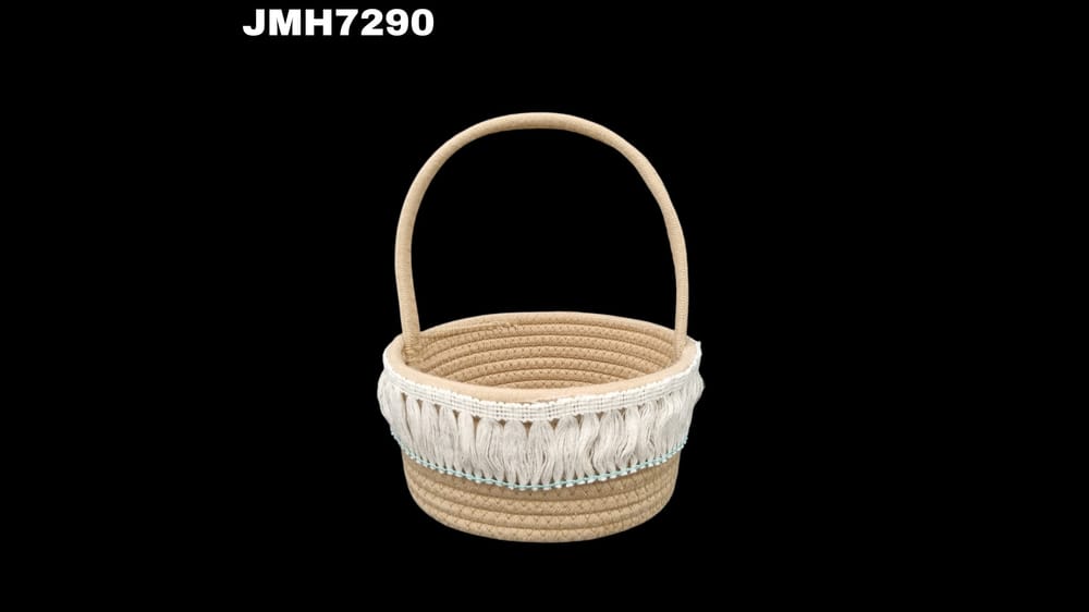 Canasta tejida con asa. Mide 19 cm
