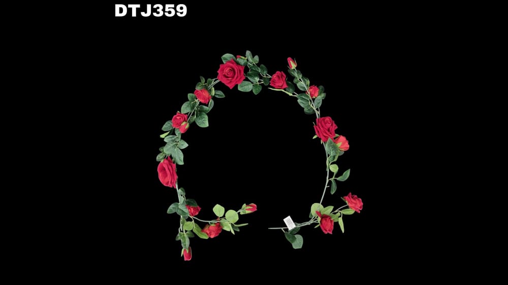 Guía de rosa fina de terciopelo. Mide 1.80 m